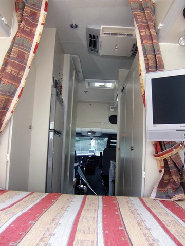 vue intérieur depuis le canapé iveco long