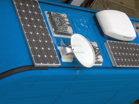 vue du dessus avec panneau solaire iveco long