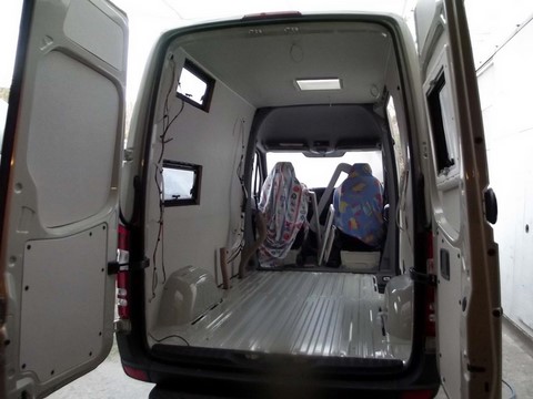 panneau installé sur mercedes sprinter 316